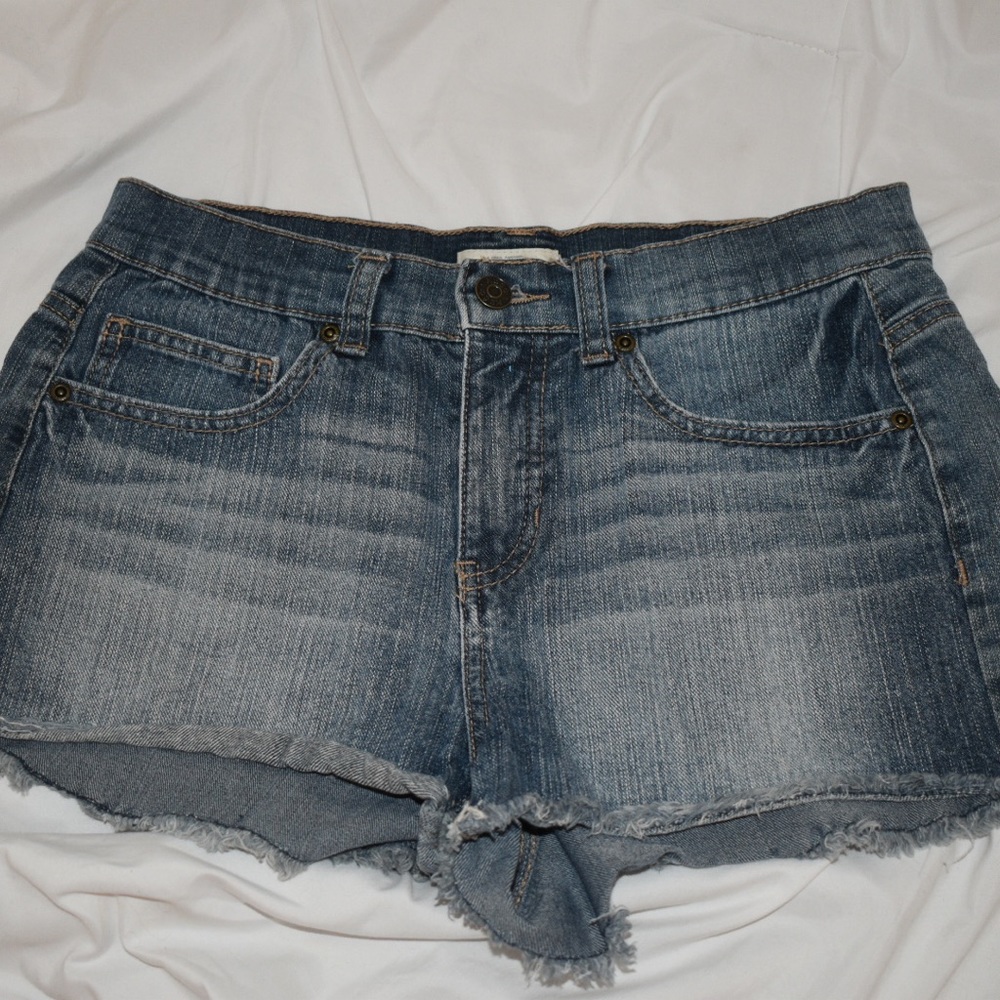 Distressed hem jean booty shorts